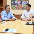 El presidente de la Diputación de Granada, Francis Rodríguez, ha mantenido un encuentro con el presidente del Grupo de Desarrollo Rural del Valle de Lecrín, Temple y Costa, Jorge Sánchez, y su gerente, María del Mar Jiménez (DIPUTACIÓN DE GRANADA)