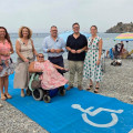La parlamentaria andaluza del PP Rosa Fuentes en la playa de Almuñécar (PP)