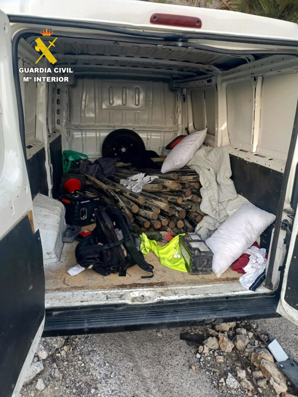 Furgoneta con cobre robado (GUARDIA CIVIL)