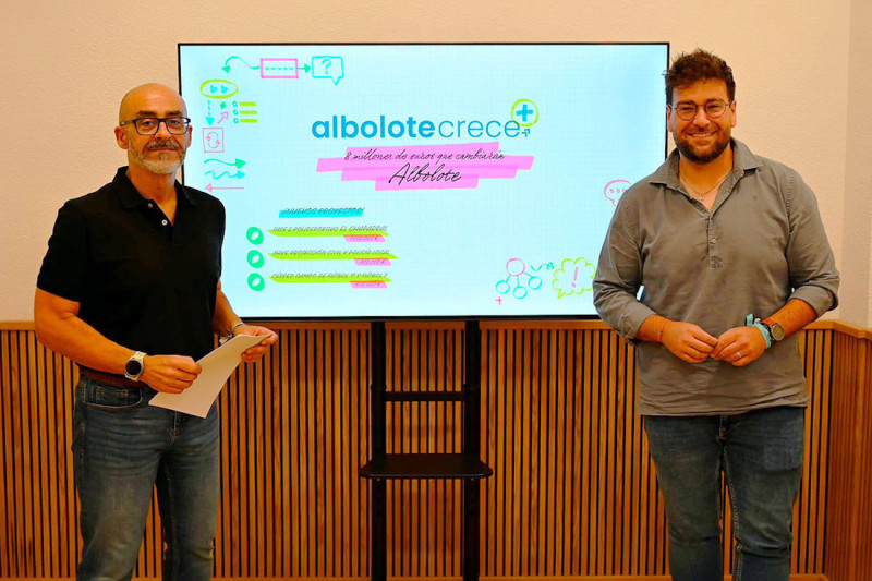 El alcalde de Albolote, Salustiano Ureña, junto al concejal de Economía, Hacienda y Contratación, Juan José Martínez (ALBOLOTE INFORMACIÓN)