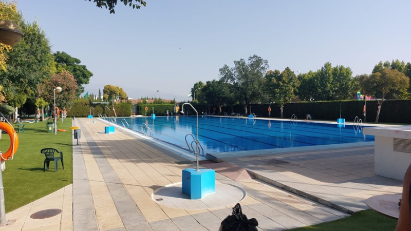 Piscina cerrada al público esta tarde tras el suceso (ALBOLOTE INFORMACIÓN) Piscina cerrada al público esta tarde tras el suceso (ALBOLOTE INFORMACIÓN)