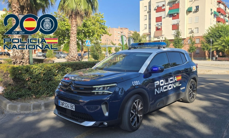 Vehículo de la Policia Nacional (POLICIA NACIONAL) Vehículo de la Policia Nacional (POLICIA NACIONAL)