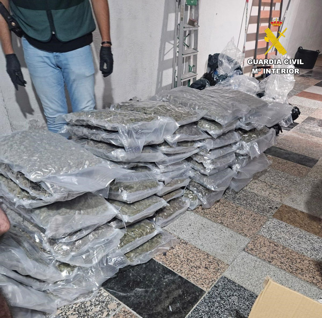 Marihuana envasada intervenida en la operación 'Nazarí 152 Albolut (GUARDIA CIVIL)