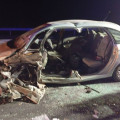 Vehículo implicado en el accidente en la A-92 en la provincia de Gradana, en el término municipal de Huétor Tájar (BOMBEROS DE LOJA)