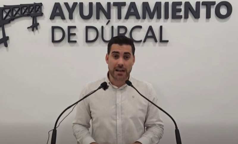 Intervención de Julio Prieto, alcalde socialista de Dúrcal, en la que anuncia su renuncia a la Alcaldía de la que tomará conocimiento el pleno de la Corporación el próximo viernes. (FB AYUNTAMIENTO DE DÚRCAL)
