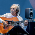 El guitarrista Pepe Habichuela, durante un homenaje al aclamado guitarrista, Pepe Habichuela, en el Real Jardín Botánico Alfonso XIII, dentro del festival Noches del Botánico, a 18 de junio de 2025, en Madrid (RICARDO RUBIO - EUROPA PRESS)
