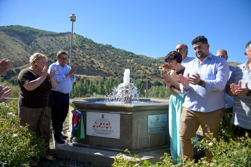Inauguración de la Fuente de las Treces Rosas (GPMEDIA)
Inauguración de la Fuente de las Treces Rosas (GPMEDIA)
