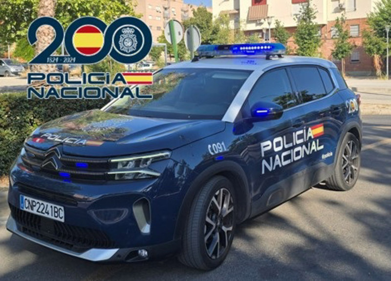 Vehículo Zeta de la Policía Nacional en el distrito Norte de Granada L
Vehículo Zeta de la Policía Nacional en el distrito Norte de Granada L
