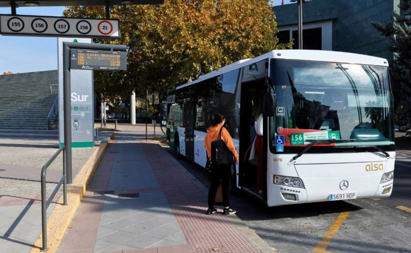 Autobús del Consorcio de Transportes Metropolitano de Granada. (JUNTA DE ANDALUCÍA) Autobús del Consorcio de Transportes Metropolitano de Granada. (JUNTA DE ANDALUCÍA)