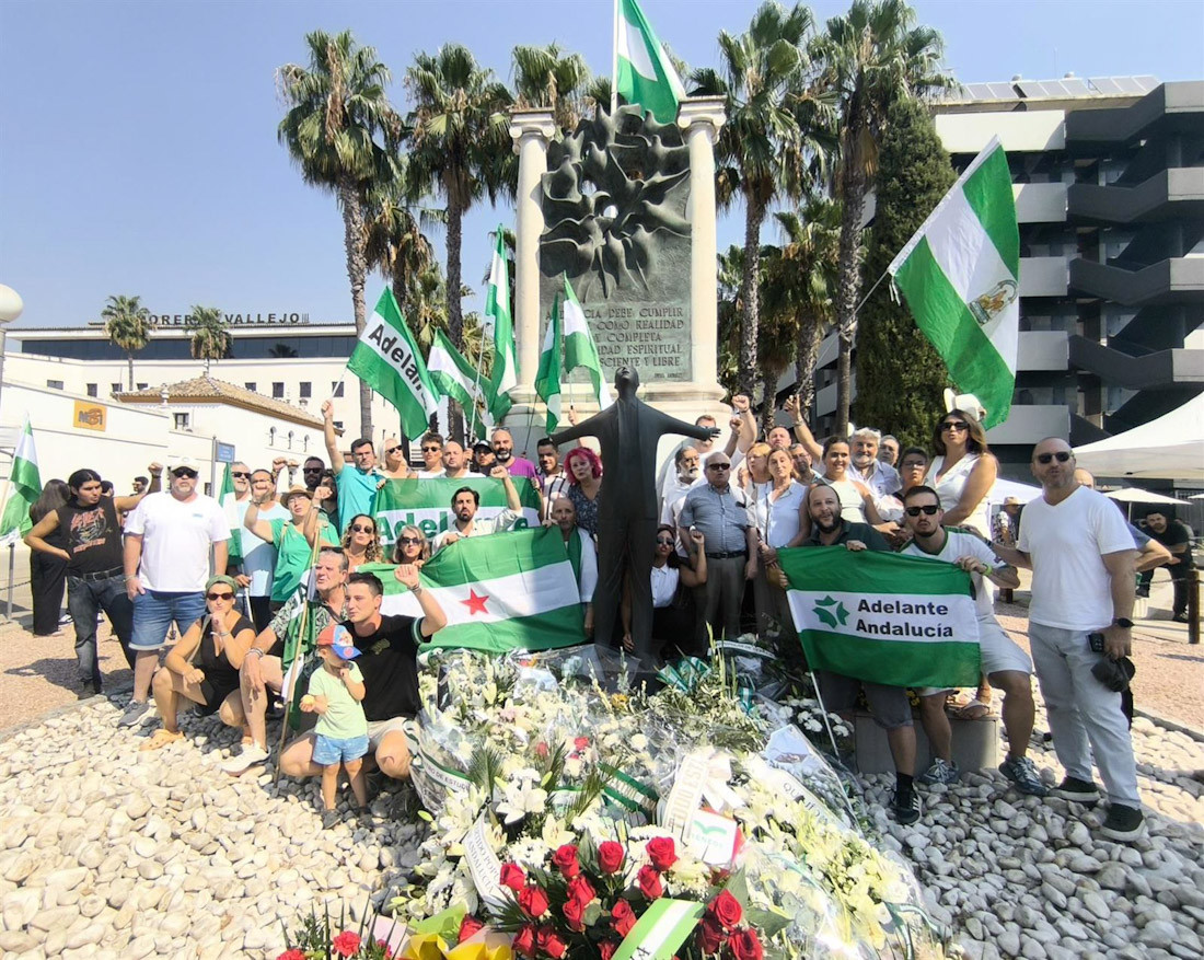 Una delegación granadina de Adelante ha participado este lunes en Sevilla en el acto conmemorativo del 90 aniversario del asesinato de Blas Infante (ADELANTE ANDALUCÍA)