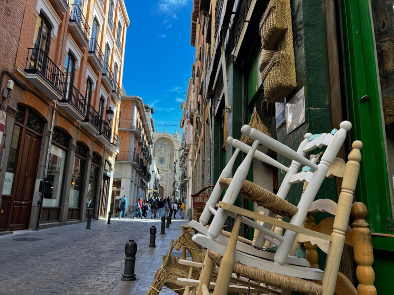 Un comercio tradicional en el entorno de la catedral de Granada (AYUNTAMIENTO DE GRANADA)
