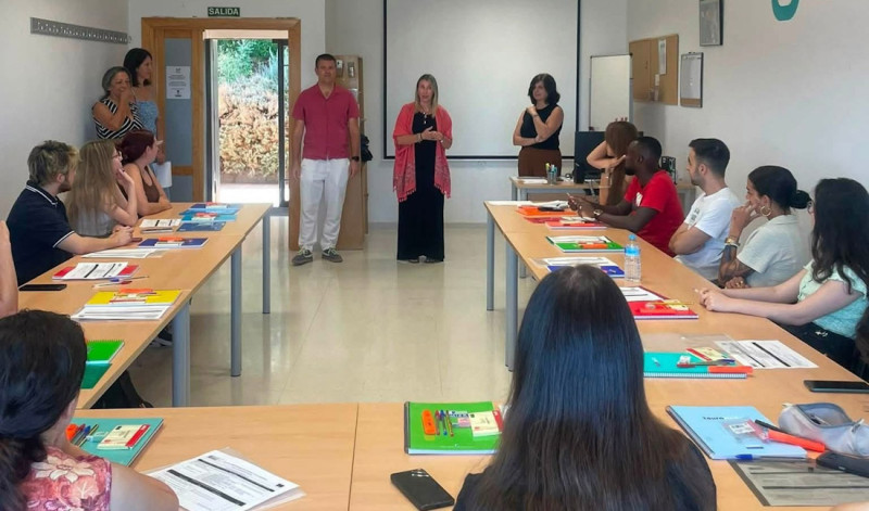 Los actos de inauguración han estado presididos por el alcalde de Monachil, José Morales, y la concejala de Empleo, Asen González, quienes han dado la bienvenida al alumnado trabajador y al equipo técnico (AYUNTAMIENTO DE MONACHIL) Los actos de inauguración han estado presididos por el alcalde de Monachil, José Morales, y la concejala de Empleo, Asen González, quienes han dado la bienvenida al alumnado trabajador y al equipo técnico (AYUNTAMIENTO DE MONACHIL)