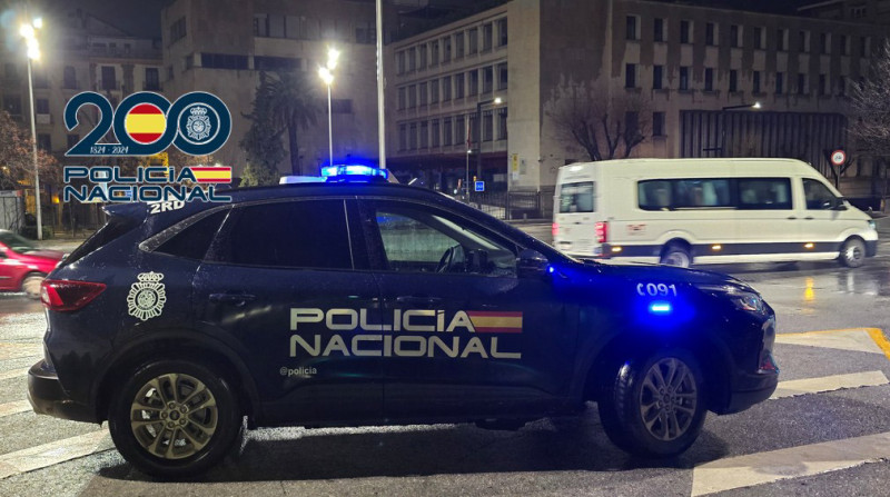 Vehículo de la Policía Nacional (POLICÍA NACIONAL) Vehículo de la Policía Nacional (POLICÍA NACIONAL)