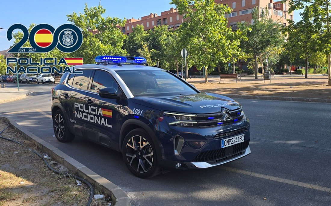 Vehículo Zeta de la Policía Nacional en el distrito Norte de Granada )POLICÍA NACIONAL)