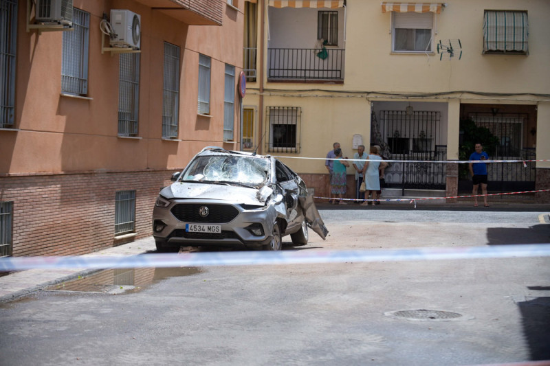 Estado de un coche en Armilla tras caerle rle una cornisa (&
Estado de un coche en Armilla tras caerle rle una cornisa (&