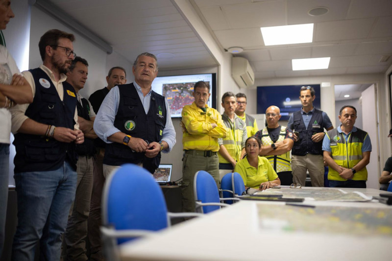 El vicepresidente primero y consejero de Presidencia, Sanidad y Emergencias, Antonio Sanz, ha presidido la reunión del comité asesor por riesgos sísmicos tras el terremoto de Granada con epicentro en Alhendín (CLARA CARRASCO / EUROPA PRESS) El vicepresidente primero y consejero de Presidencia, Sanidad y Emergencias, Antonio Sanz, ha presidido la reunión del comité asesor por riesgos sísmicos tras el terremoto de Granada con epicentro en Alhendín (CLARA CARRASCO / EUROPA PRESS)
