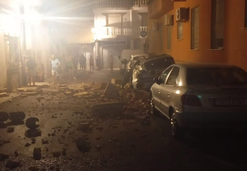 Vehículos afectados por los desprendimientos desde edificios en la ciudad de Armilla con motivo del terremoto de la madrugada del sábado 15 de agosto de 2026 (CEDIDA A EUROPA PRESS) Vehículos afectados por los desprendimientos desde edificios en la ciudad de Armilla con motivo del terremoto de la madrugada del sábado 15 de agosto de 2026 (CEDIDA A EUROPA PRESS)