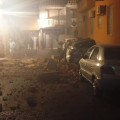 Vehículos afectados por los desprendimientos desde edificios en la ciudad de Armilla con motivo del terremoto de la madrugada del sábado 15 de agosto de 2026 (CEDIDA A EUROPA PRESS)