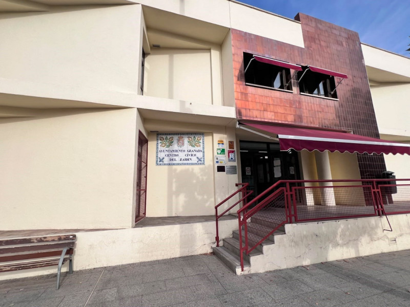 Centro cívico del Zaidín, sede desde este martes, 18 de agosto, de una oficina de atención a los afectados por el terremoto (AYUNTAMIENTO DE GRANADA)