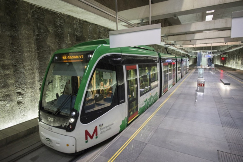 El metro en la estación de Alcazar Genil (JUNTA DE ANDALUCÍA) El metro en la estación de Alcazar Genil (JUNTA DE ANDALUCÍA)
