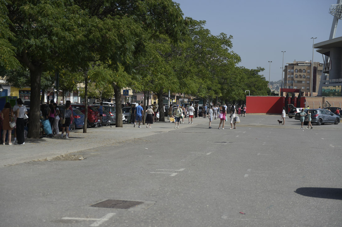 Gente en la calle tras el terremoto (GPMEDIA)