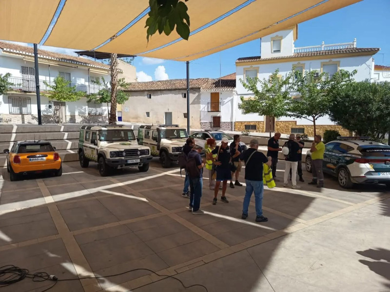 Vecinos en la plaza de Gójar (AYTO. GÓJAR)