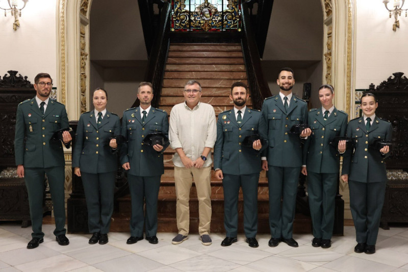 El subdelegado del Gobierno recibe a los nuevos tenientes de la Guardia Civil destinados en Granada (SUBDELEGACIÓN DEL GOBIERNO EN GRANADA)