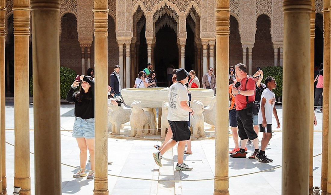 Turistas en la Alhambra de Granada (Imagen de archivo) (JUNTA DE ANDALUCÍA)