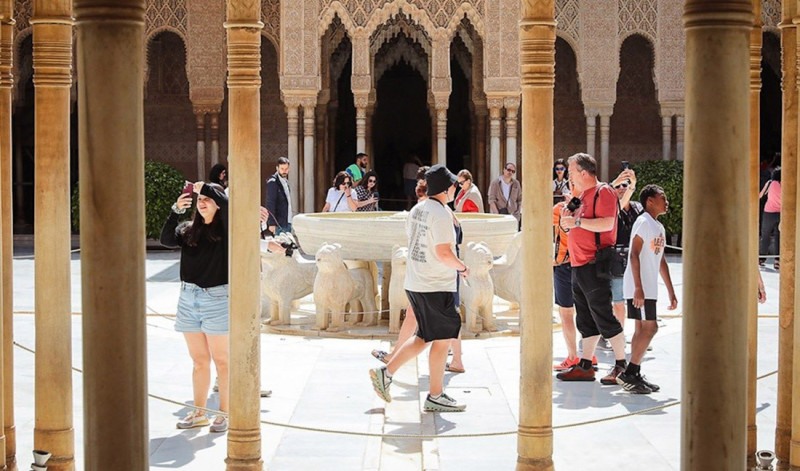 Turistas en la Alhambra de Granada (Imagen de archivo) (JUNTA DE ANDALUCÍA) Turistas en la Alhambra de Granada (Imagen de archivo) (JUNTA DE ANDALUCÍA)