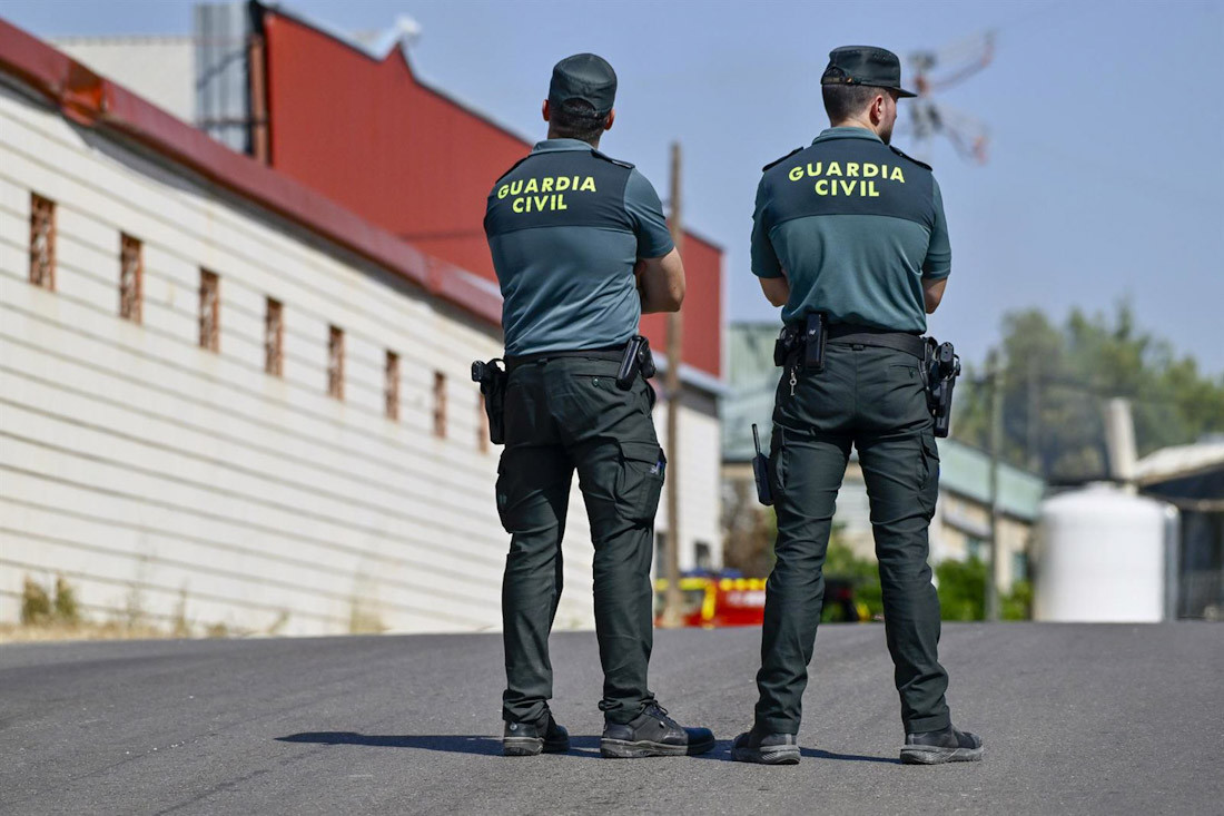 Dos agentes de la Guardia Civil. (KIKO ASUNCIÓN - EUROPA PRESS)