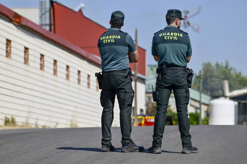 Dos agentes de la Guardia Civil. (KIKO ASUNCIÓN - EUROPA PRESS)