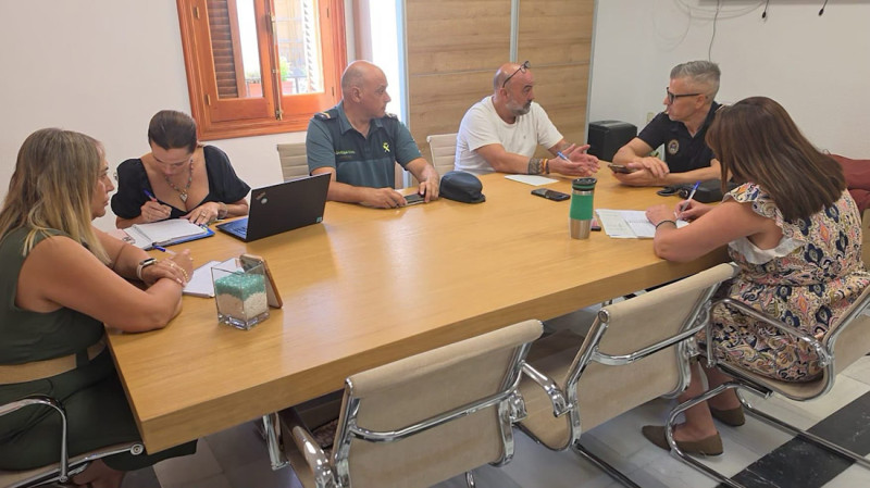 Mesa de emergencias de Las Gabias para la conclusión de los trabajos de refuerzo de los edificios afectados (AYTO. LAS GABIAS) Mesa de emergencias de Las Gabias para la conclusión de los trabajos de refuerzo de los edificios afectados (AYTO. LAS GABIAS)
