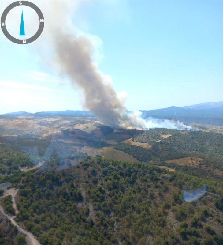Una de las primeras imágenes del incendio declarado en Jayena (PLAN INFOCA) Una de las primeras imágenes del incendio declarado en Jayena (PLAN INFOCA)