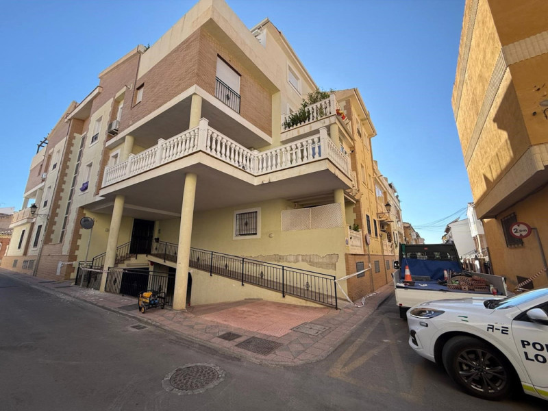 Imagen del edificio con 46 viviendas desalojado este martes al mediodía en Armilla (Granada) tras detectarse grietas en sus pilares, que ya están siendo reforzados (AYUNTAMIENTO DE ARMILLA) Imagen del edificio con 46 viviendas desalojado este martes al mediodía en Armilla (Granada) tras detectarse grietas en sus pilares, que ya están siendo reforzados (AYUNTAMIENTO DE ARMILLA)