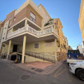 Imagen del edificio con 46 viviendas desalojado este martes al mediodía en Armilla (Granada) tras detectarse grietas en sus pilares, que ya están siendo reforzados (AYUNTAMIENTO DE ARMILLA)
