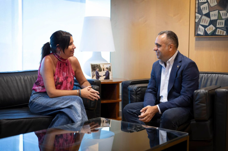 Francis Rodríguez ha anunciado que Mónica Castillo de la Rica asumirá Turismo en la institución provincial
Francis Rodríguez ha anunciado que Mónica Castillo de la Rica asumirá Turismo en la institución provincial