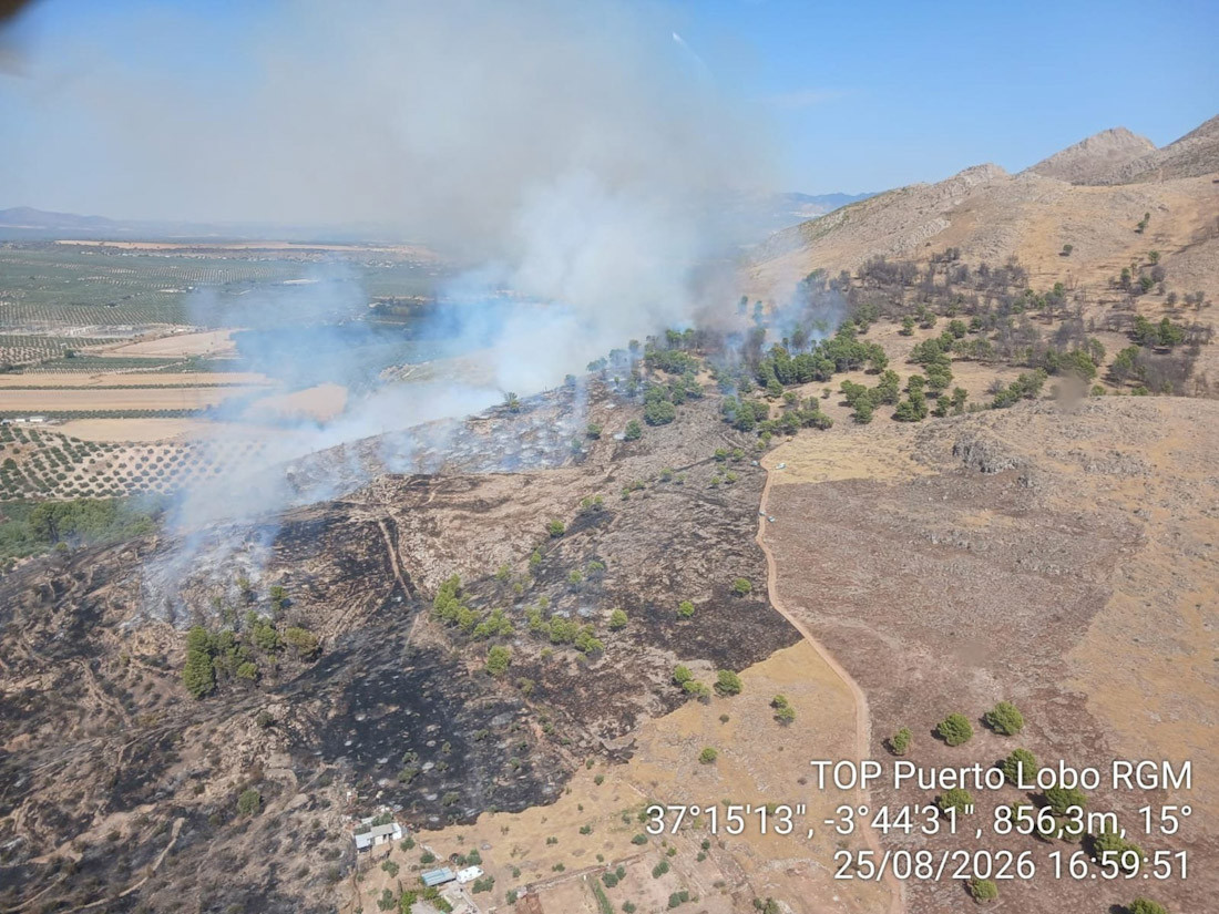 Controlado el incendio que desde el mediodía del martes 24 de agosto afecta al paraje de Barranco Utrera en la localidad de Soportújar, en la Alpujarra granadina (PLAN INFOCA)