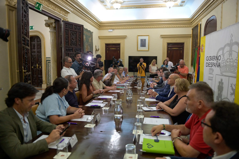 Reunión de Carlos Cuerpo con los alcaldes de los municipios afectados por los terremotos (GPMEDIA)