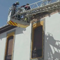 Trabajos de reparación de cornisas y fachadas en La Zubia por la serie sísmica de Granada y su área metropolitana en agosto de 2026 (AYUNTAMIENTO DE LA ZUBIA)