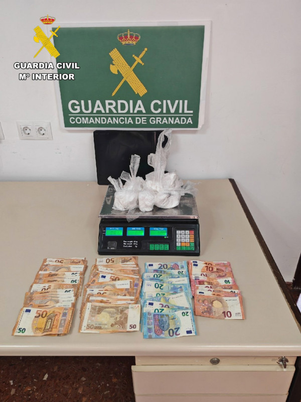 Droga y dinero intervenidos (GUARDIA CIVIL) Droga y dinero intervenidos (GUARDIA CIVIL)