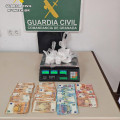 Droga y dinero intervenidos (GUARDIA CIVIL)