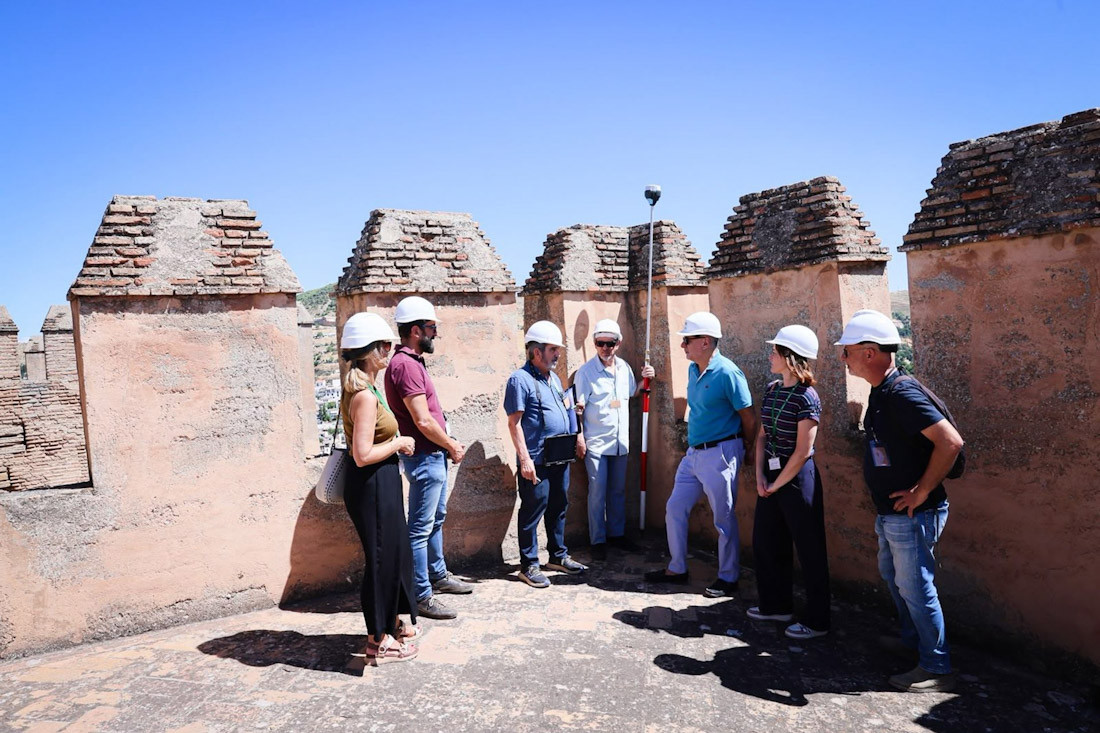 La Alhambra refuerza la revisión preventiva de elementos en la Torre del Homenaje y Torre Quebrada (JUNTA DE ANDALUCIA)