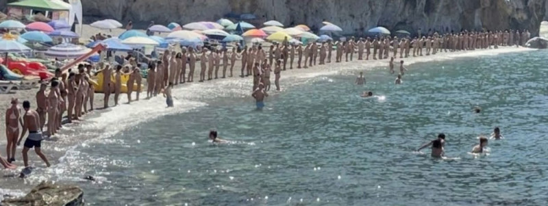 Cadena humana reivindicativa del carácter nudista de la playa de Cantarriján convocada por el colectivo (AAPNC) Cadena humana reivindicativa del carácter nudista de la playa de Cantarriján convocada por el colectivo (AAPNC)