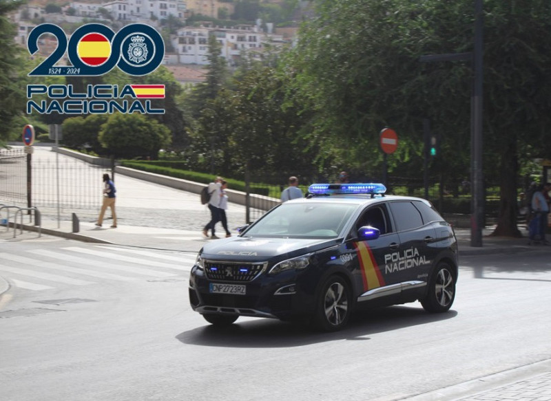 Vehículo de la Policía Nacional (POLICIA NACIONAL) Vehículo de la Policía Nacional (POLICIA NACIONAL)