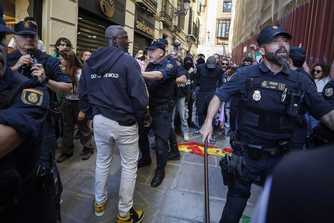 Altercados durante el mitin de Vox en la granadina Plaza de las Pasiegas el 16 de abril de 2026 (ÁLEX CÁMARA - EUROPA PRESS)