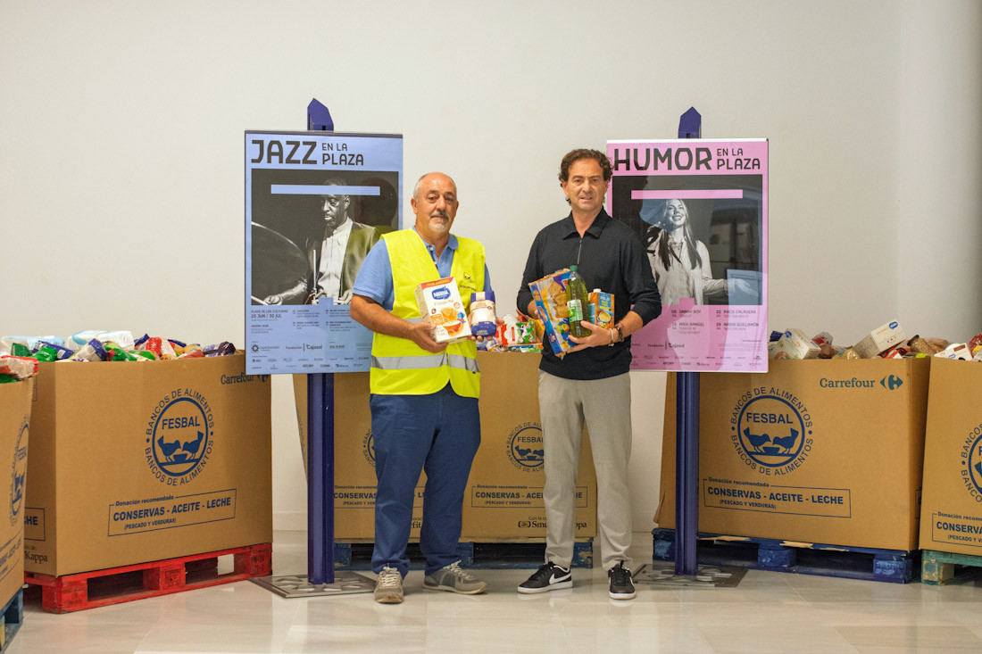 Entrega al banco de alimentos (CAJAGRANADA FUNDACIÓN l