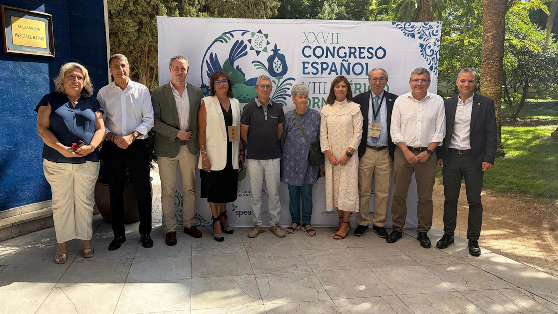 Autoridades en foto de familia previa a la inauguración del congreso que se celebra en la Facultad de Ciencias de la Universidad de Granada (SEO/BIRDLIFE)