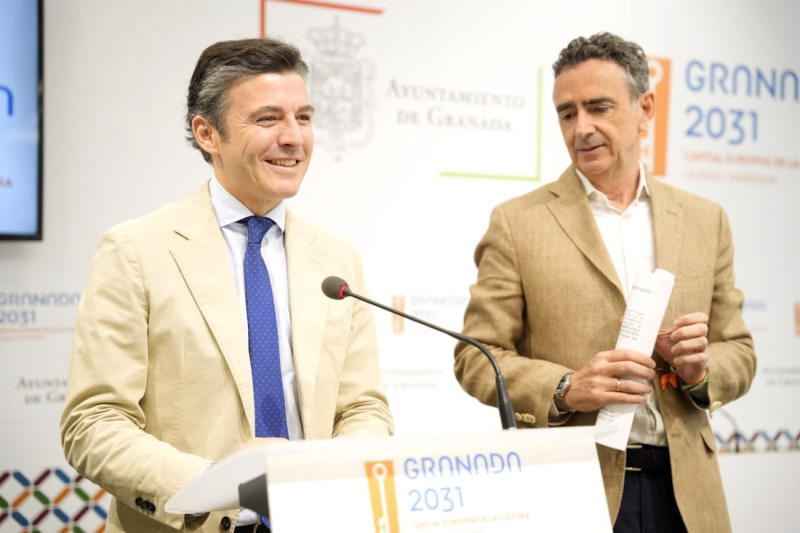 El portavoz del equipo de gobierno en el Ayuntamiento de Granada, Jorge Saavedra, y el concejal de Urbanismo, Obras Públicas y Licencias, Enrique Catalina, en una imagen de archivo (AYUNTAMIENTO DE GRANADA) El portavoz del equipo de gobierno en el Ayuntamiento de Granada, Jorge Saavedra, y el concejal de Urbanismo, Obras Públicas y Licencias, Enrique Catalina, en una imagen de archivo (AYUNTAMIENTO DE GRANADA)