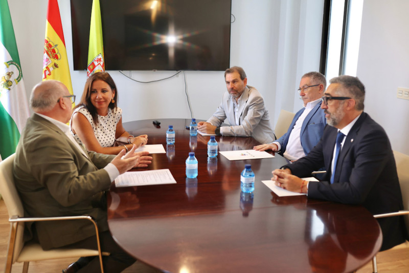 El Patronato de Turismo mantiene la línea de trabajo con Federación de Hostelería y Cámara de Comercio (GPMEDIA) El Patronato de Turismo mantiene la línea de trabajo con Federación de Hostelería y Cámara de Comercio (GPMEDIA)