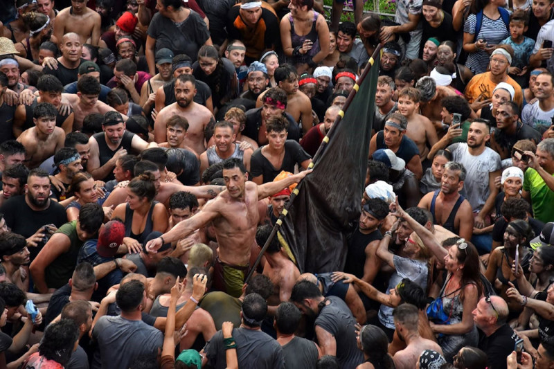 Cascamorras vuelve este miércoles, 9 de septiembre, a Guadix tras no conseguir llevarse la imagen de la Virgen de la Piedad durante su multitudinaria carrera en Baza (AYUNTAMIENTO DE BAZA) Cascamorras vuelve este miércoles, 9 de septiembre, a Guadix tras no conseguir llevarse la imagen de la Virgen de la Piedad durante su multitudinaria carrera en Baza (AYUNTAMIENTO DE BAZA)